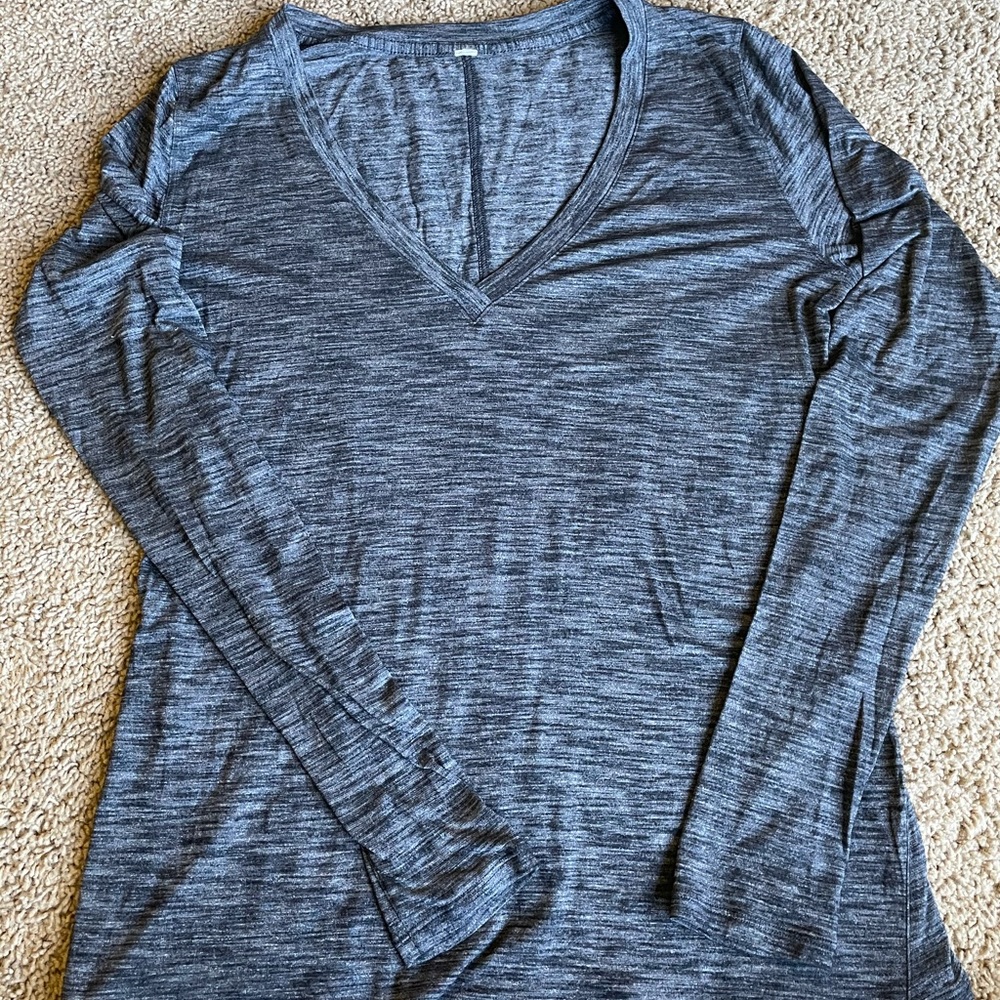 Lululemon size 12 heathered gray long sleeve shirt